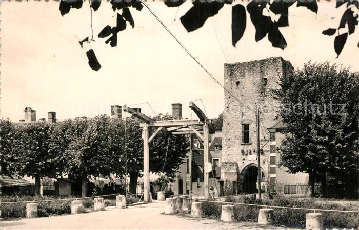Mennetou-sur-Cher Pont Levis Porte Jeanne d Arc