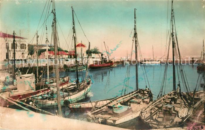 Ile de Re La Flotte au port bateaux de pêche