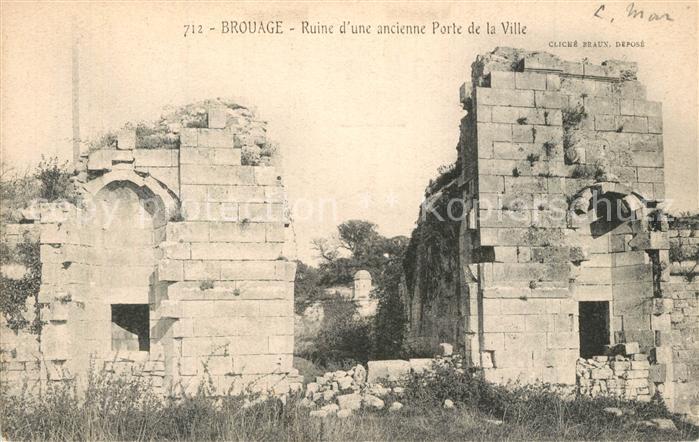 Brouage Ruine d_une ancienne Porte de la Ville