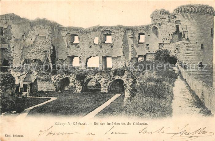 Coucy-le-Chateau-Auffrique Ruines intérieur du Chateau