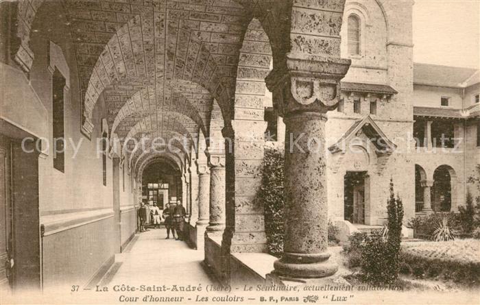 La Cote-Saint-Andre Séminaire actuellement sanatorium Cour d honneur Les couloir