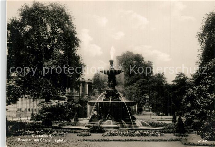 Duesseldorf Brunnen am Corneliusplatz Trinks Postkarte