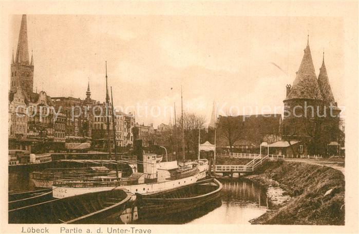 Luebeck Partie an der Untertrave Dampfer Holstentor