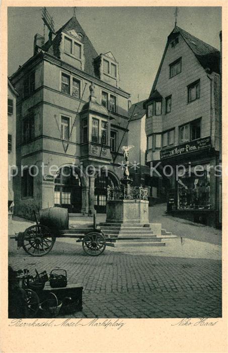 Bernkastel-Kues Marktplatz Brunnen Altstadt