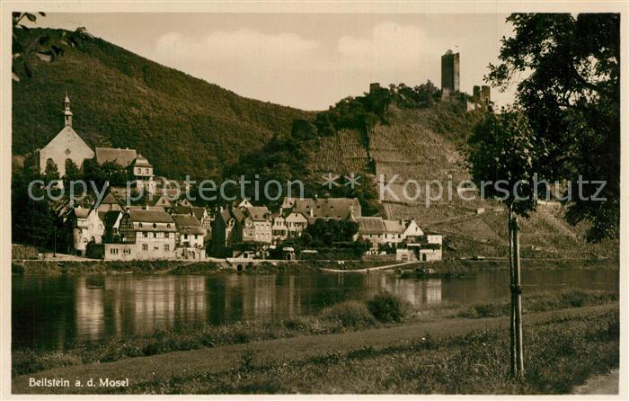 Beilstein Mosel Uferpartie an der Mosel Blick zur Burgruine