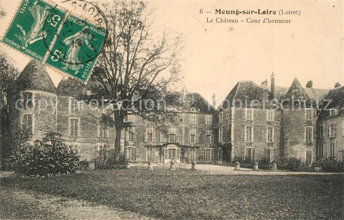 Meung-sur-Loire Chateau Cour d honneur