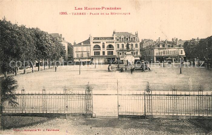 Tarbes Place de la République Monument