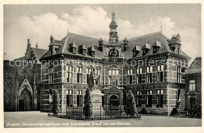 Utrecht Universiteitsgebouw met Standbeeld Graaf Jan van Nassau
