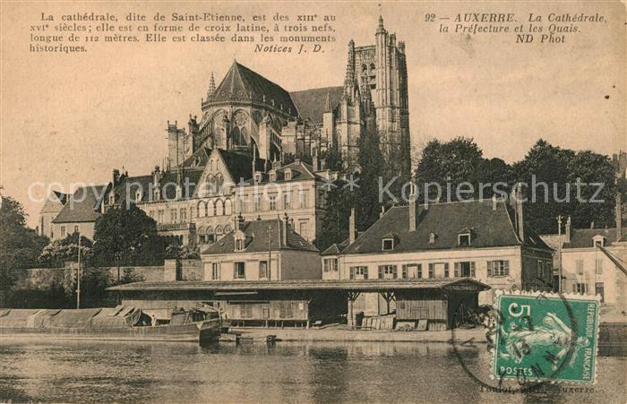 Auxerre La Cathedrale dite Saint Etienne et les Quais
