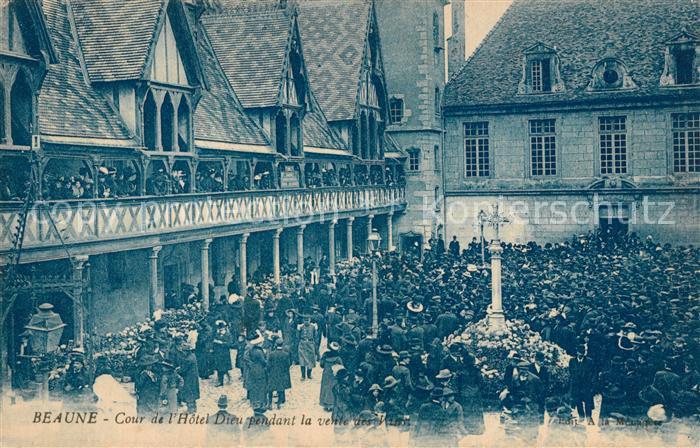 Beaune Cote d Or Burgund Cour de l Hôtel Dieu pendant la vente des vins