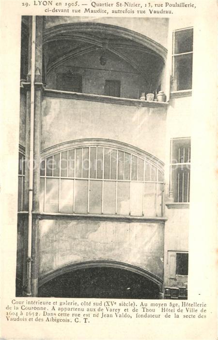 Lyon France Quartier Saint Nizier Hôtellerie de la Couronne Cour intérieure et g