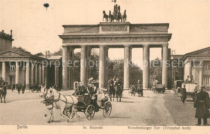 Berlin Brandenburger Tor mit Majestaet Pariser Platz