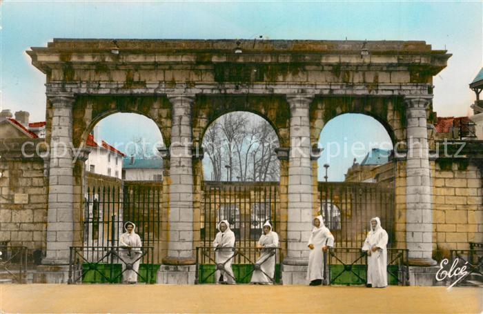 Dax Landes Curistes devant la fontaine chaude