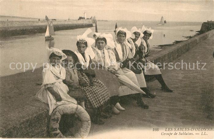 Les Sables-d Olonne Groupe de Sablaises Costumes Trachten