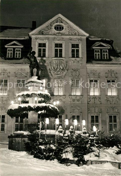 Schneeberg Erzgebirge Bergmannsbrunnen zur Weihnachtszeit Nachtaufnahme