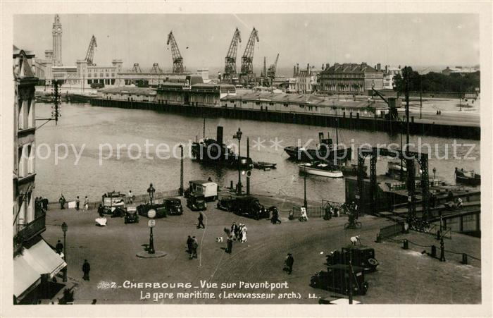 Cherbourg Vue sur l’avant port La gare maritime