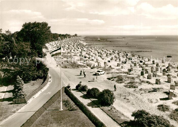 Groemitz Ostseebad Blick vom Steilufer zum Strand