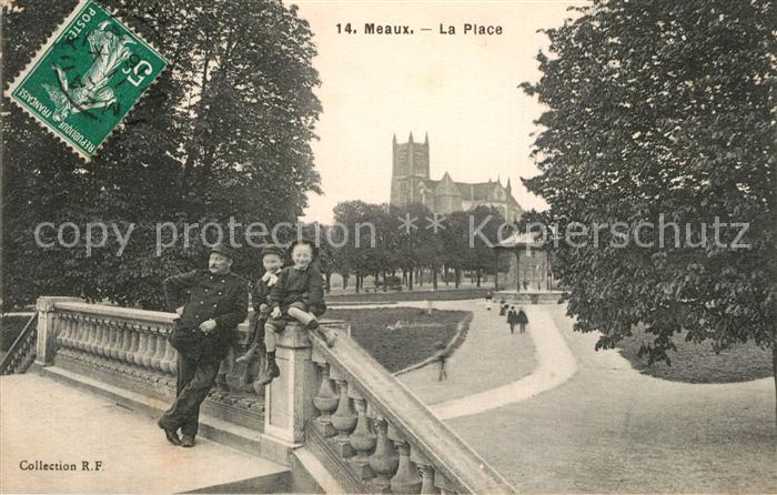 Meaux Seine et Marne La Place Cathedrale