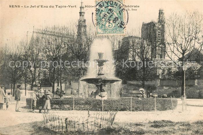 Sens 89 Jet d eau du Tapis Vert Hôtel de Ville Cathedrale