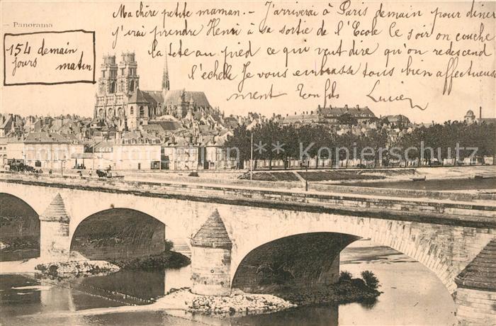 Paris Pont sur la Seine et vue sur l'Eglise Notre Dame