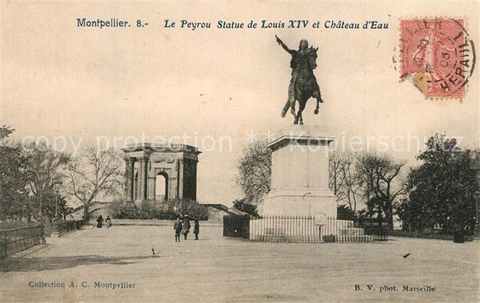 Montpellier Herault Le Peyrou Statue de Louis XIV et Chateau d Eau