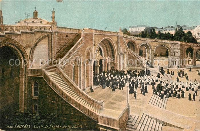 Lourdes Hautes Pyrenees Sortie de l'Eglise du Rosaire