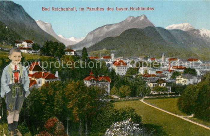 Bad Reichenhall Stadtbild mit Alpenpanorama Kleiner Junge in Trachten