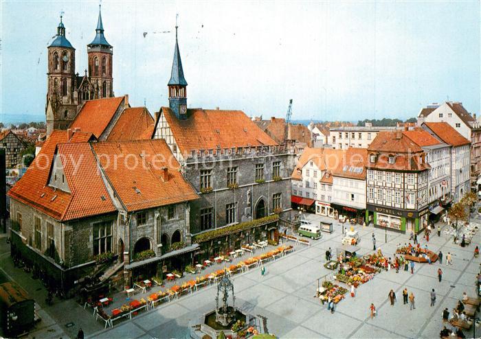 Goettingen Niedersachsen Rathaus Marktplatz Gaenseliesel Brunnen Kirche