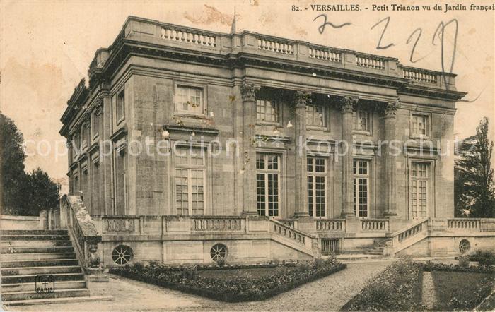 Versailles Yvelines Petit Trianon vu du Jardin francais