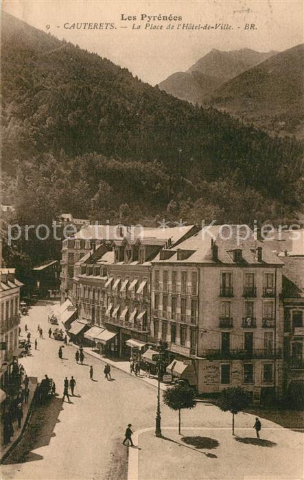 Cauterets Place de l Hotel de Ville