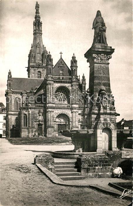 Sainte-Anne-d Auray Basilique Fontaine