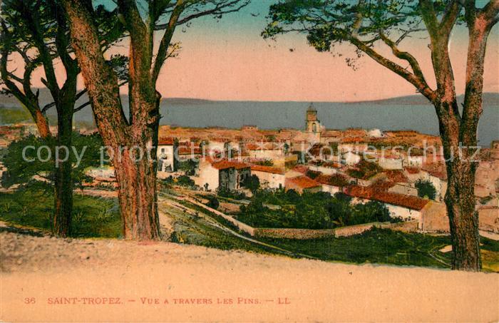 Saint Tropez Var Vue a travers les Pins