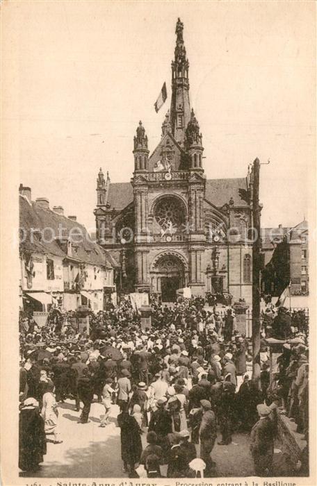 Sainte-Anne-d Auray Procession entrant a la Basilique