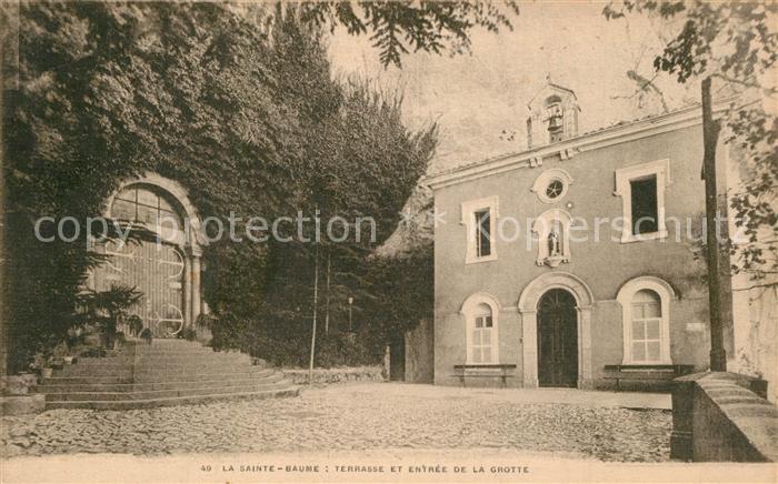 La Sainte Baume Terrasse et entree de la grotte