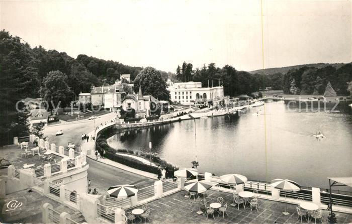 Bagnoles-de-l Orne Le Casino des Thermes et les Pedalos