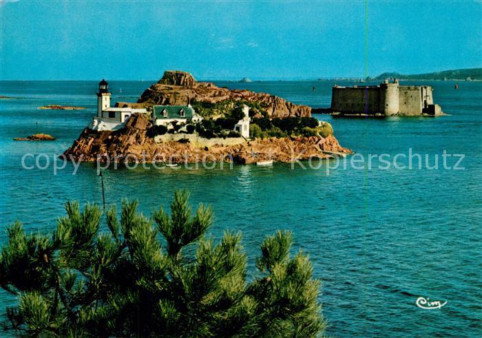 Carantec Ile Louet et chateau du Taureau