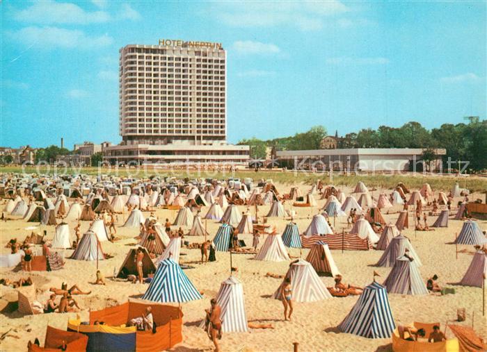 Warnemuende Ostseebad Blick vom Strand zum Hotel Neptun