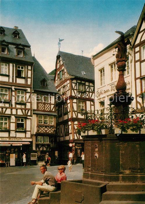 Bernkastel-Kues Altstadt Fachwerkhaeuser Marktbrunnen