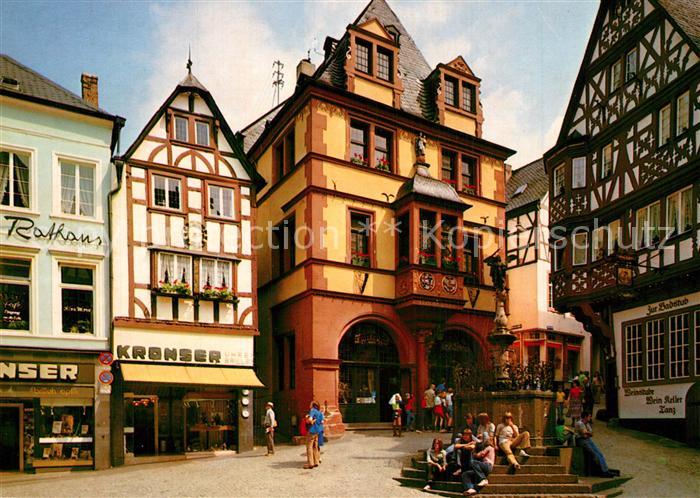 Bernkastel-Kues Markt Rathaus Brunnen Altstadt Fachwerkhaeuser