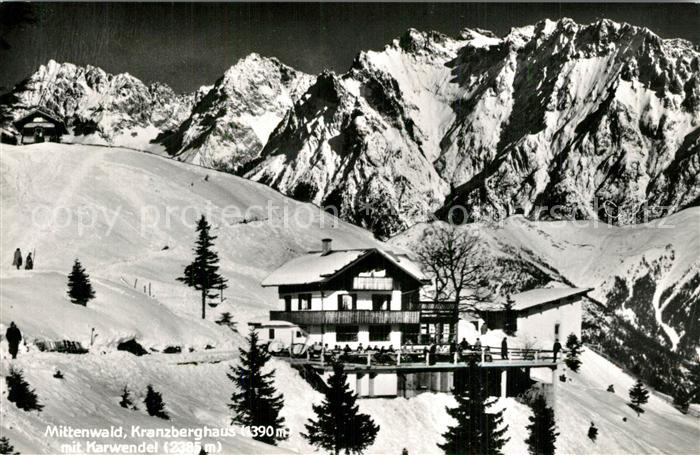 Mittenwald Bayern Kranzberghaus mit Karwendel