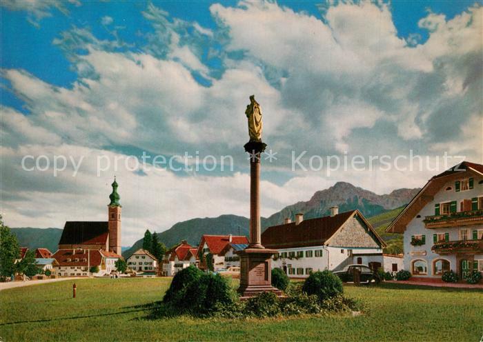 Anger Chiemgau Dorfplatz mit Hochstaufen