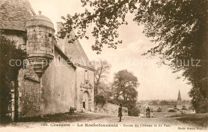 La Rochefoucauld Entrée du Chateau et du parc