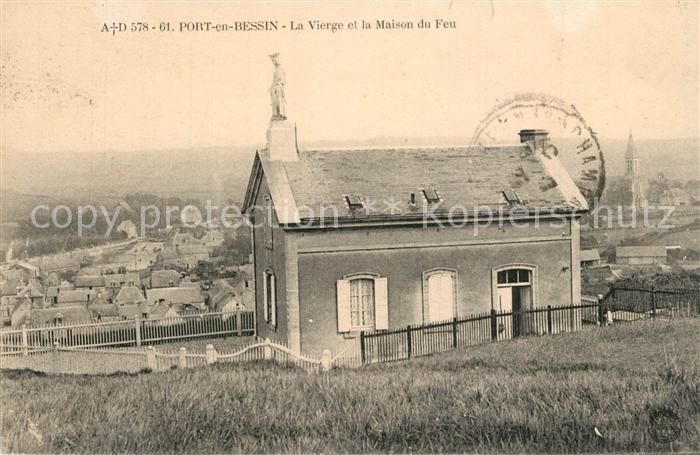 Port-en-Bessin La Vierge et la Maison du Feu