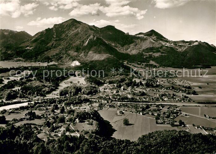 Marquartstein Gesamtansicht mit Hochplatte Bayerische Alpen Fliegeraufnahme