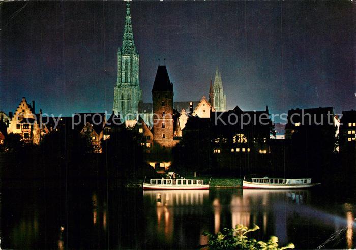 Ulm Donau Blick ueber die Donau zur Altstadt mit Muenster Nachtaufnahme