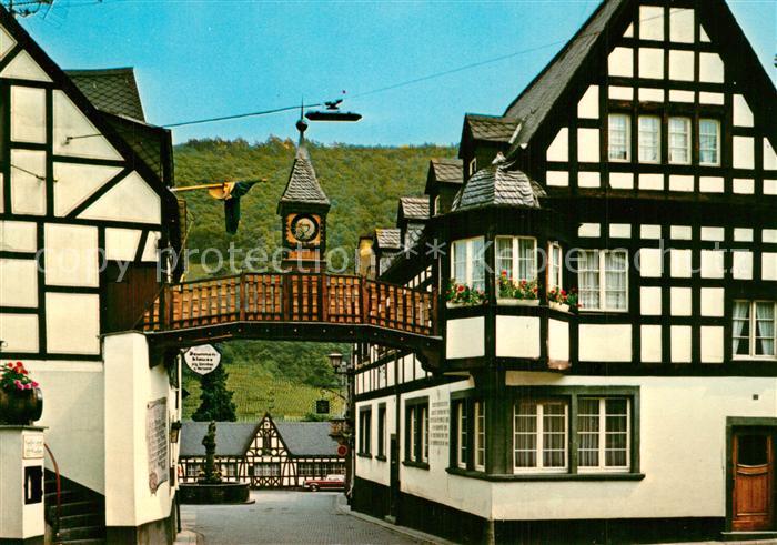 Winningen Mosel Partie am Weinhexenbrunnen Fachwerkhaeuser