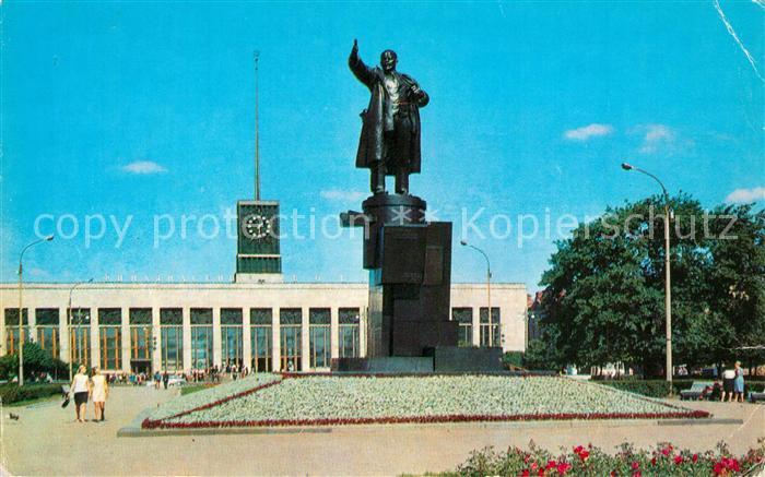 Leningrad St Petersburg Finische Bahnhof Lenindenkmal