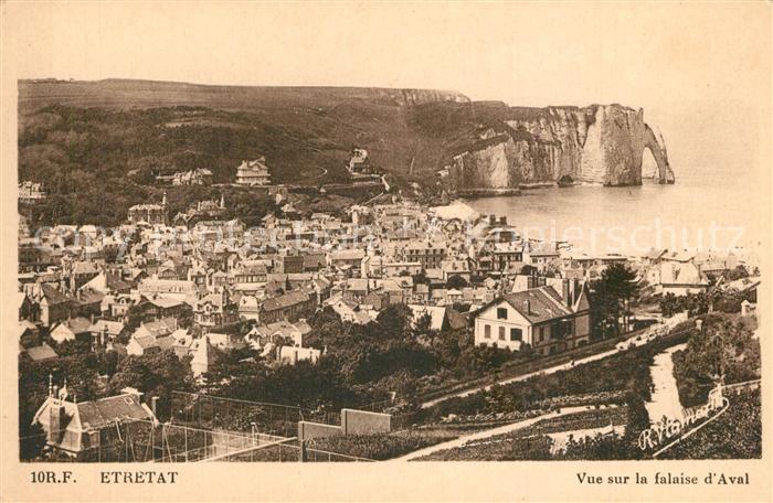 Etretat Vue sur la falaise d_Aval