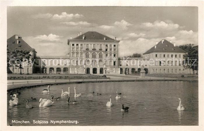 Muenchen Schloss Nymphenburg Schwanenteich