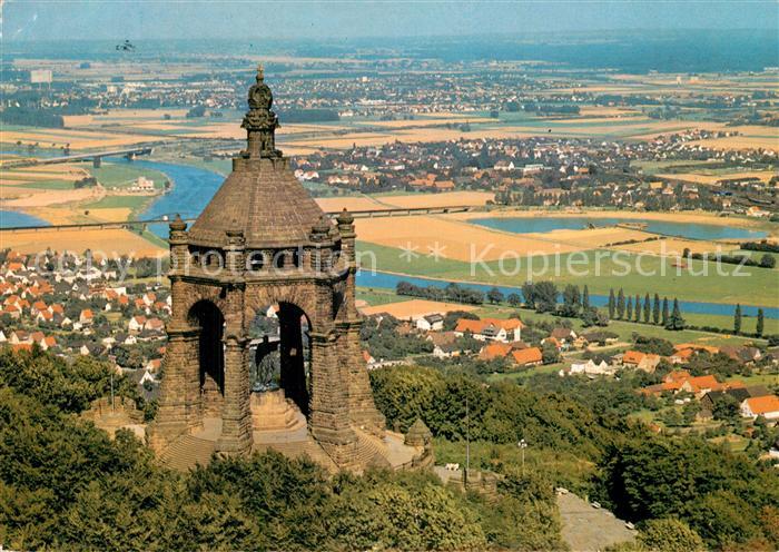 Porta Westfalica Kaiser Wilhelm Denkmal auf dem Wittekindsberg Blick ins Tal